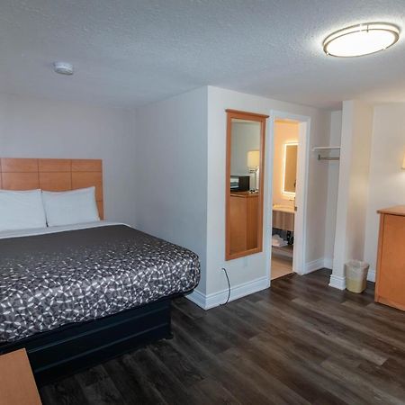 Borden Inn And Suites Angus Ngoại thất bức ảnh
